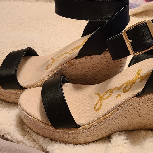Qupid wedge sandal size 7.5 black - Picture 2 of 9